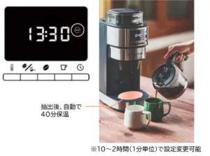 Espresso machine pours coffee into mugs digital display shows timer with Japanese text about 40 minute keep warm