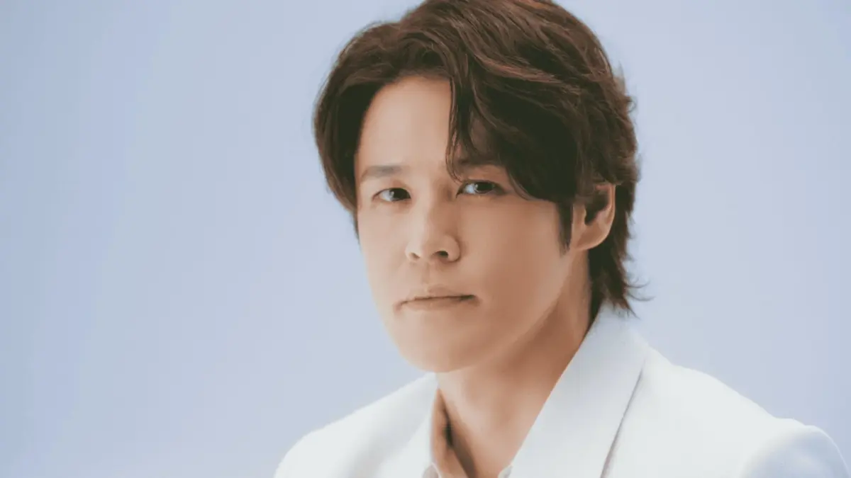 白いジャケットの宮野真守さん