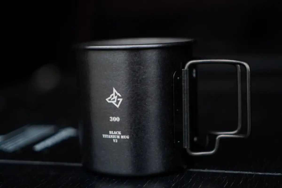 深い黒のBLACK TITANIUM MUG V2