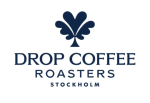 2c924cd157e7a76c7a16931dc17ea53aresized938x643 | コーヒーステーション Drop Coffee Roasters Stockholm logo with a navy blue stylized leaf emblem above bold text