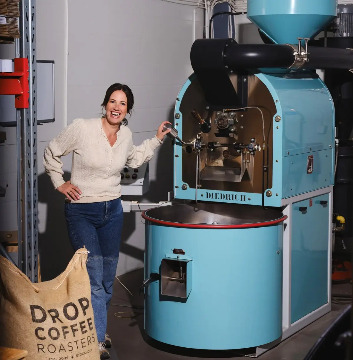 コーヒー焙煎機とJoanna Alm Leighton氏