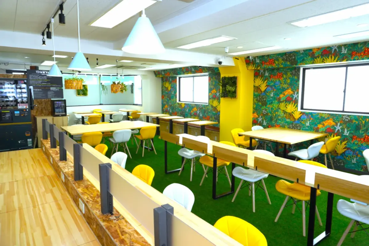 セルフカフェの特徴的な店内
