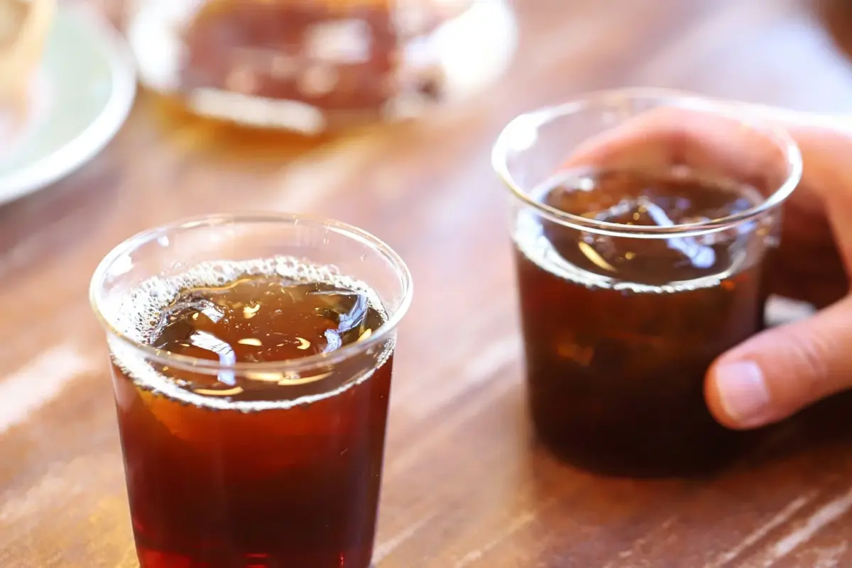 アイスコーヒーを囲む食卓のイメージ