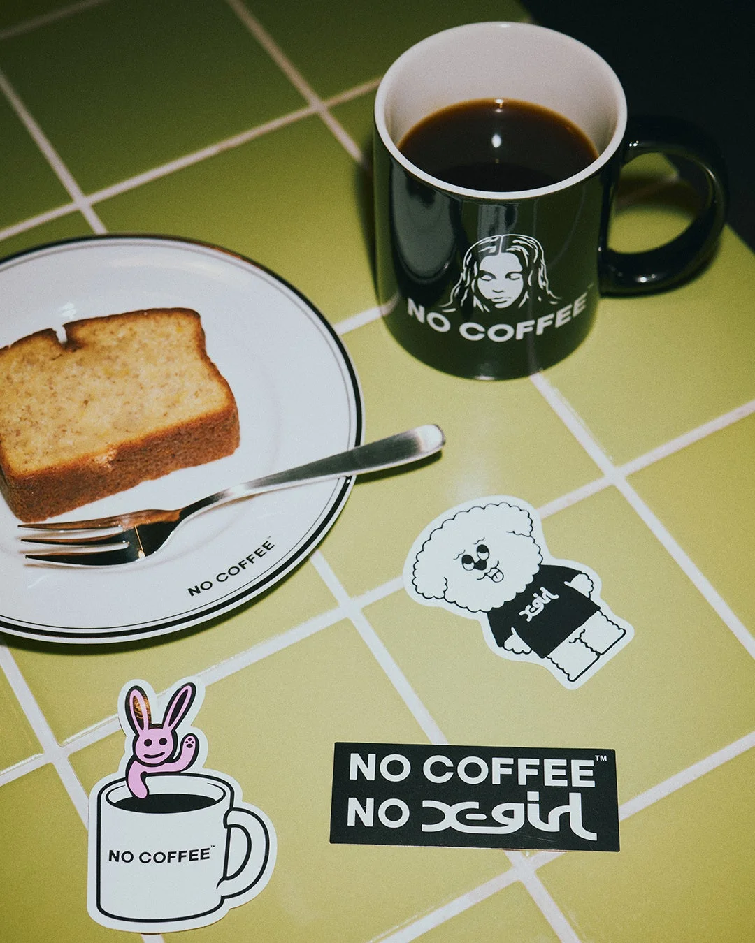 NO COFFEEとX-girlのコラボステッカーとコーヒー