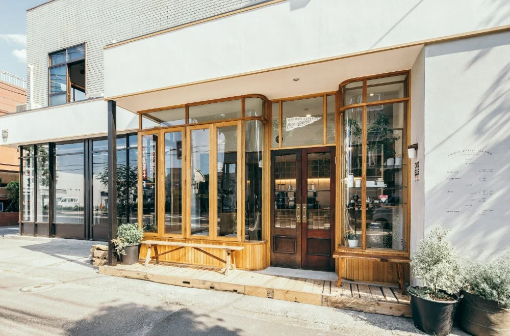ONIBUS COFFEE YAKUMOの外観