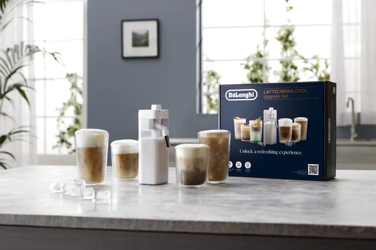 デロンギのLATTECREMA COOL Upgrade Setの箱とアイスラテ