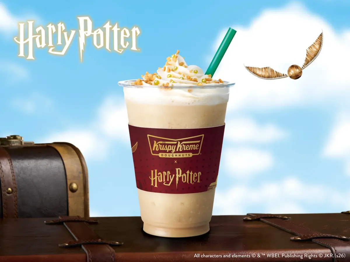 ハリーポッター,クリスピークリーム,コラボドリンク,フラペチーノ,魔法,スニッチ,トランク,ファンタジー,スイーツ