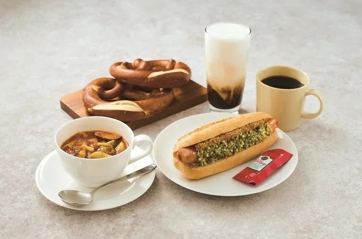 ホットドッグとプレッツェルのセット