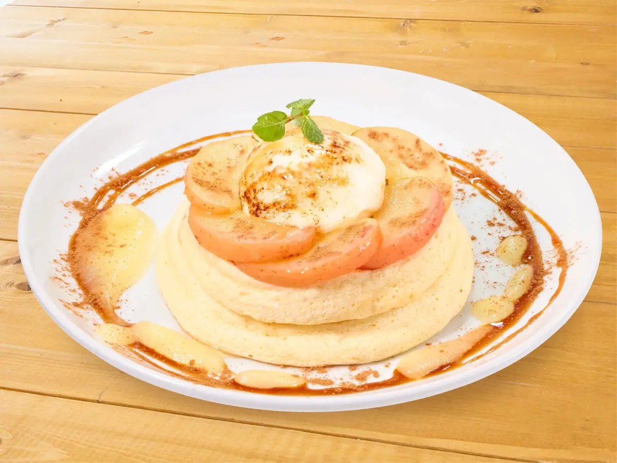 焼きりんごのブリュレ リコッタパンケーキ