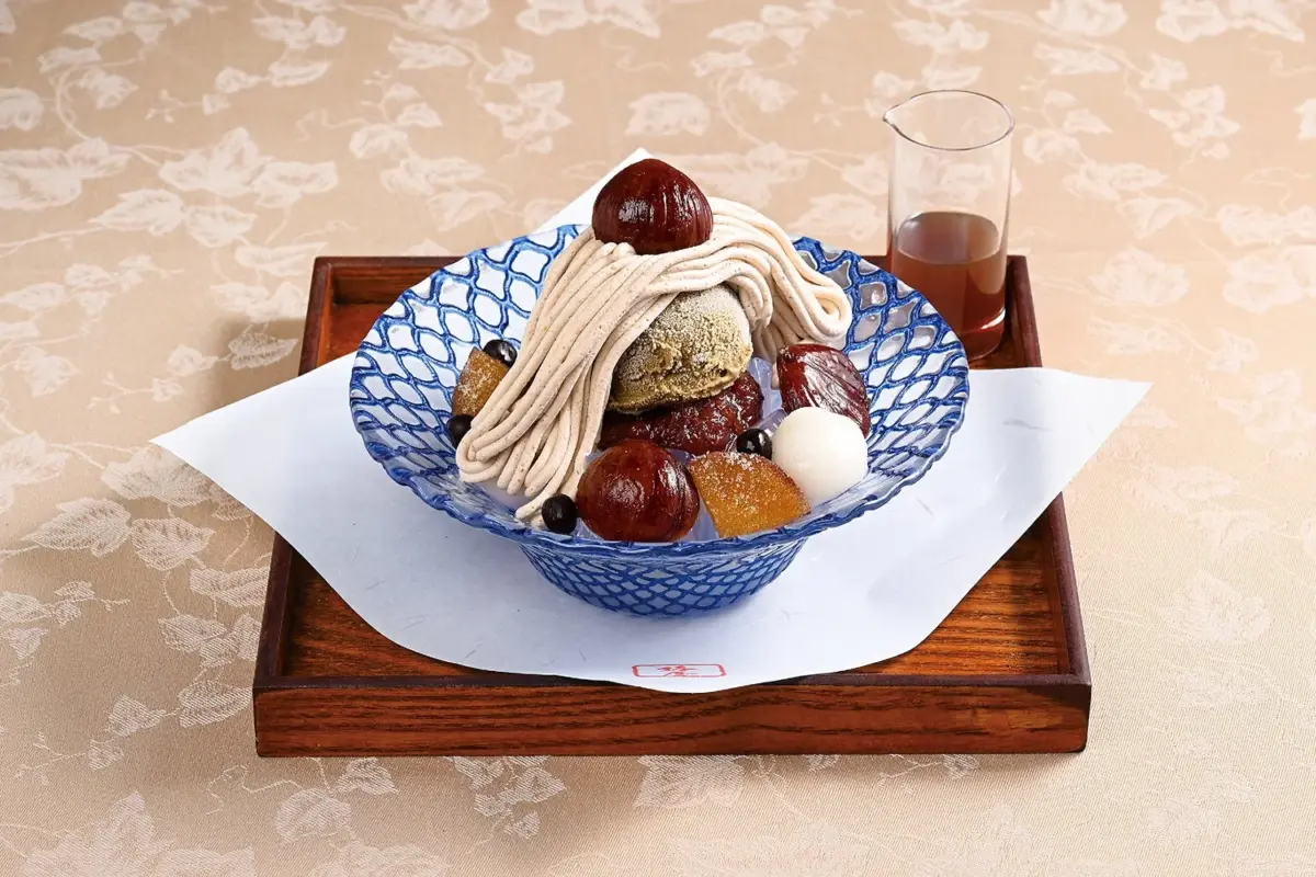 渋皮栗とほうじ茶アイスのあんみつ