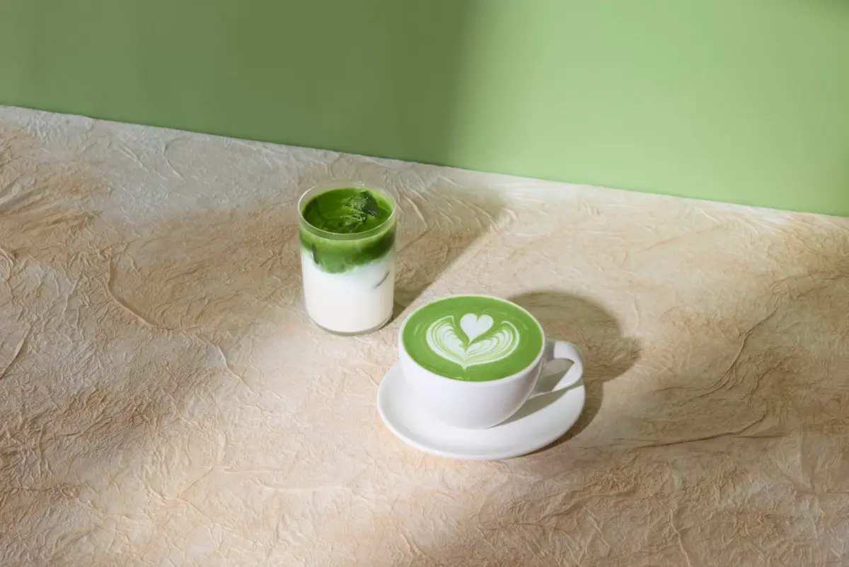 ホットとアイスの抹茶ラテ