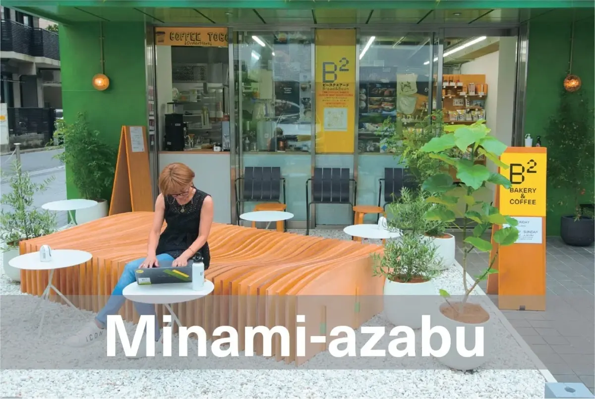 モダンなデザインのカフェ「B² BAKERY & COFFEE」の屋外席