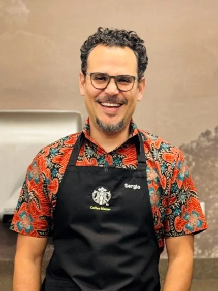 スターバックスのコーヒースペシャリスト、セルジオ アルバレス氏