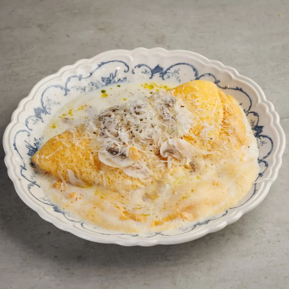 ふわふわスフレオムレツ レモンクリームソース