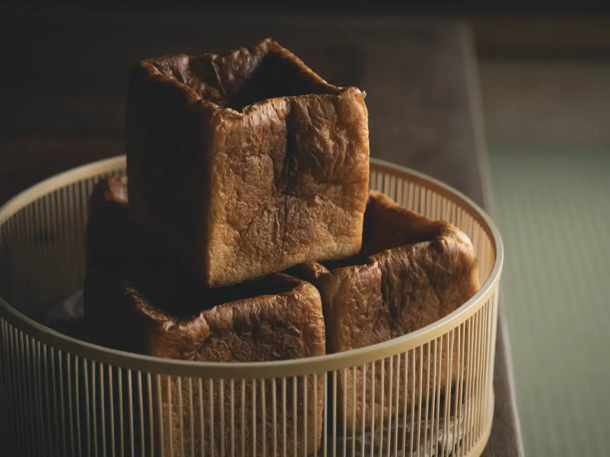 焼き立ての食パン