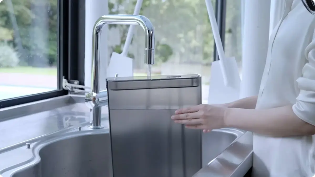水道水を注ぐ様子